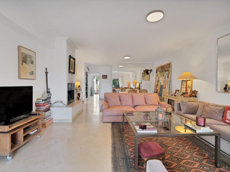 Villa for Sale in Nagüeles, Malaga 9