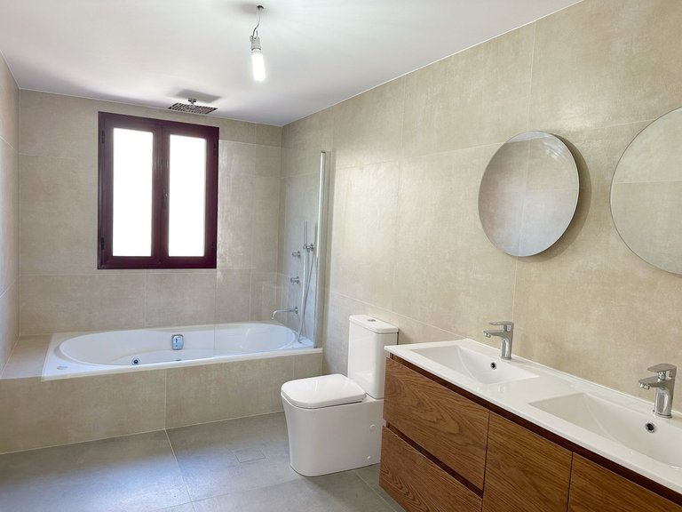 Apartment for Sale in El Paraiso, Malaga 12