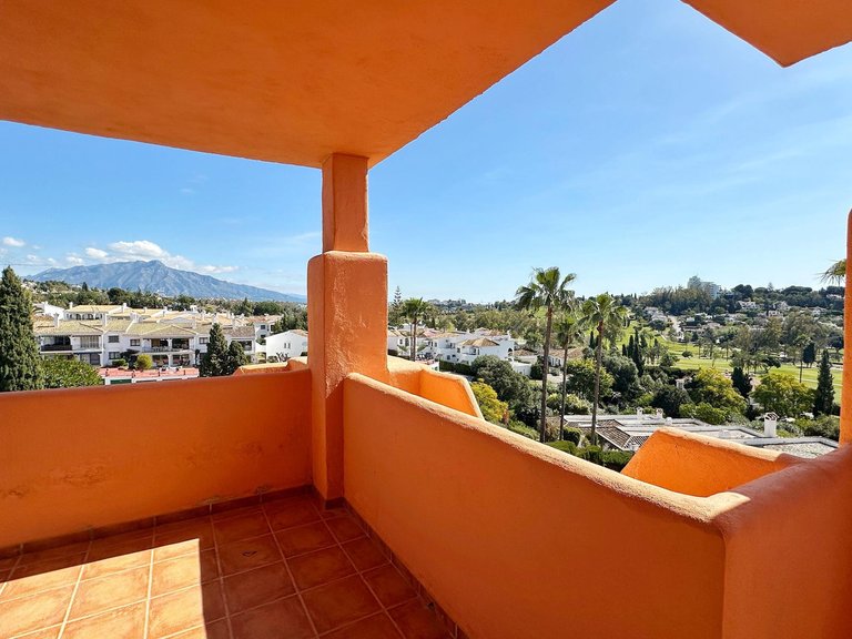 Apartment for Sale in El Paraiso, Malaga 2