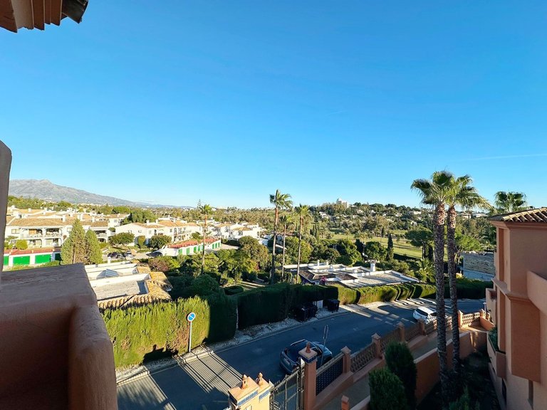 Apartment for Sale in El Paraiso, Malaga 3