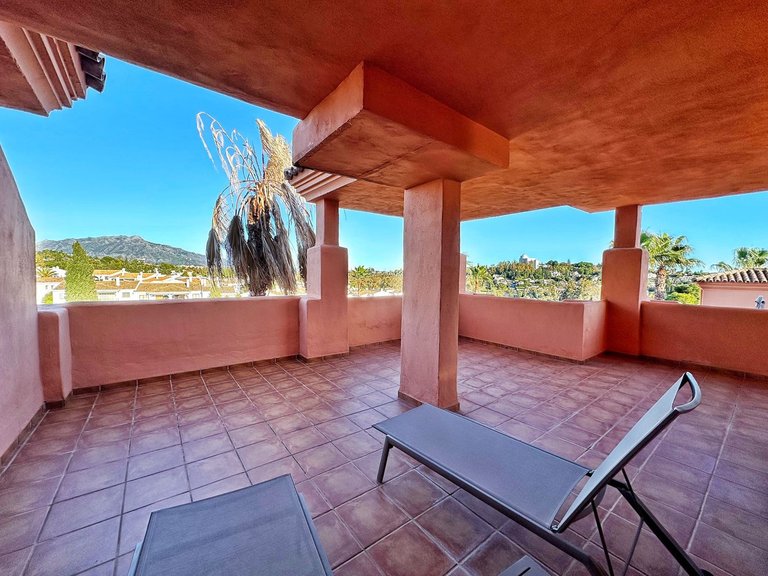 Apartment for Sale in El Paraiso, Malaga 4