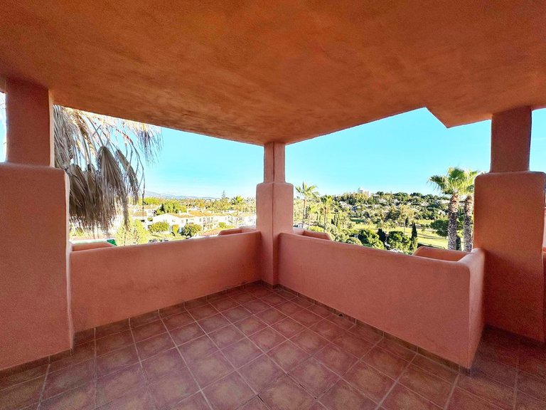 Apartment for Sale in El Paraiso, Malaga 5