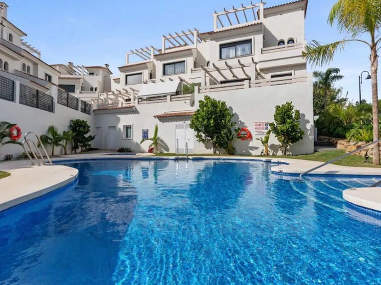 Villa for Sale in El Paraiso, Malaga 1