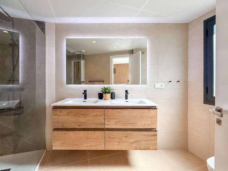 Villa for Sale in El Paraiso, Malaga 25