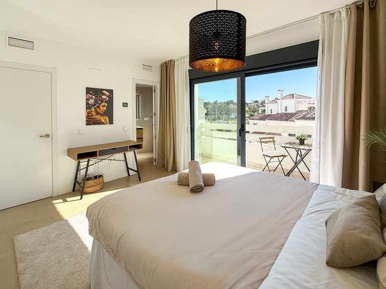 Villa for Sale in El Paraiso, Malaga 5