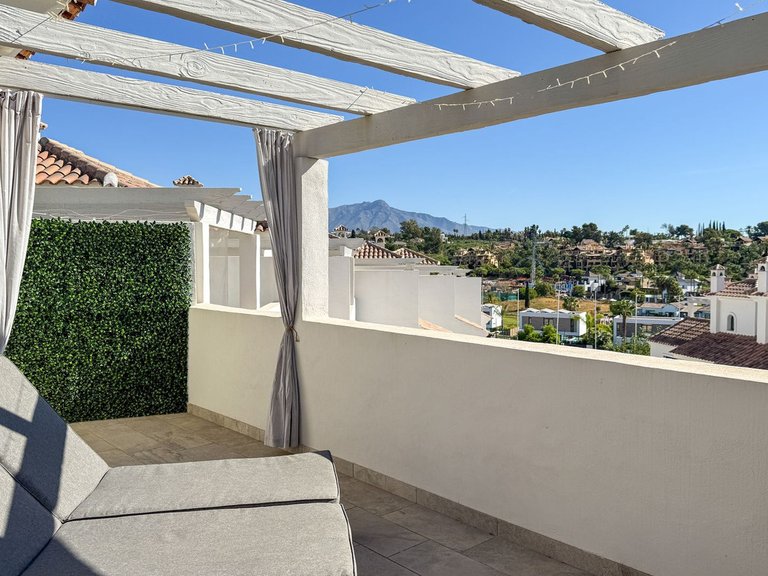 Villa for Sale in El Paraiso, Malaga 6