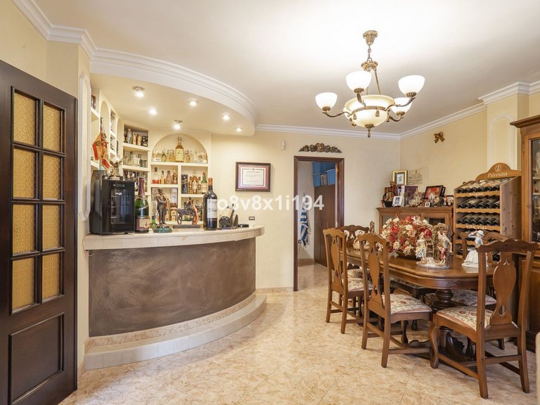 Villa for Sale in Ciudad Jardín, Malaga 11