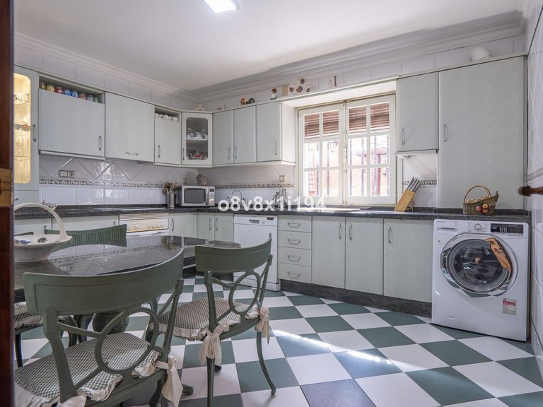 Villa for Sale in Ciudad Jardín, Malaga 15