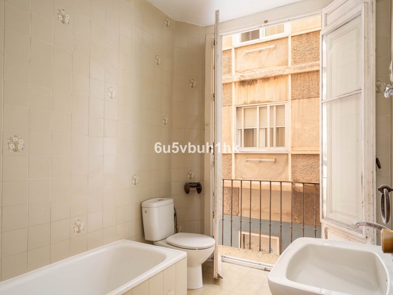 Apartment for Sale in Málaga, Malaga 15
