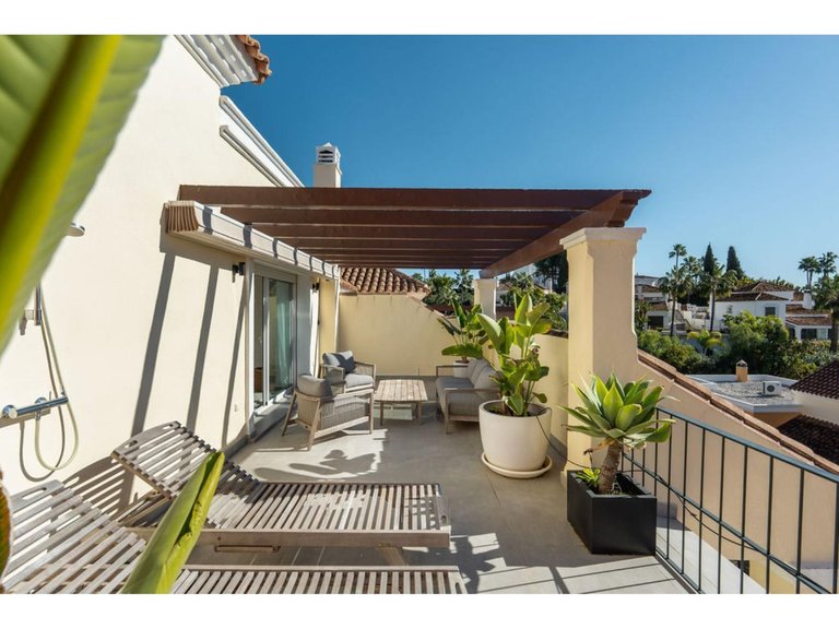 Villa for Sale in Nueva Andalucía, Malaga 1