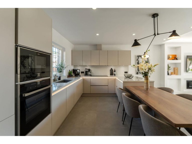 Villa for Sale in Nueva Andalucía, Malaga 10