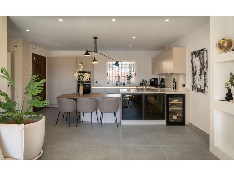 Villa for Sale in Nueva Andalucía, Malaga 11
