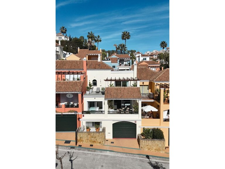 Villa for Sale in Nueva Andalucía, Malaga 2