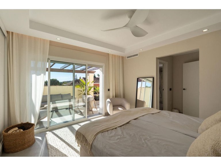 Villa for Sale in Nueva Andalucía, Malaga 24
