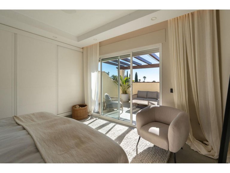 Villa for Sale in Nueva Andalucía, Malaga 26