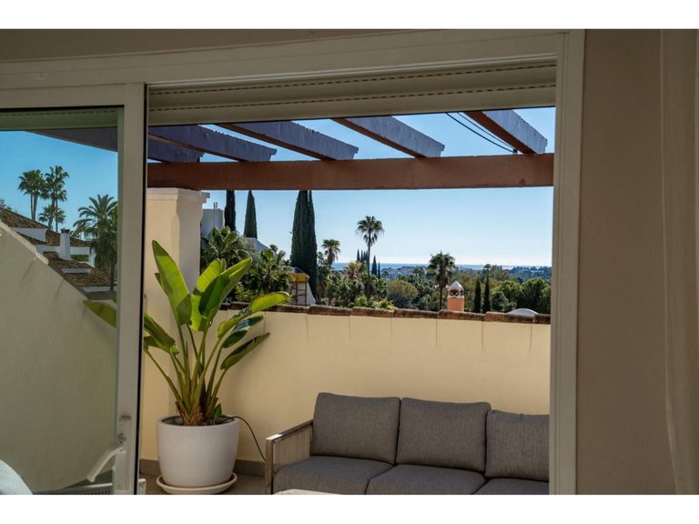 Villa for Sale in Nueva Andalucía, Malaga 28