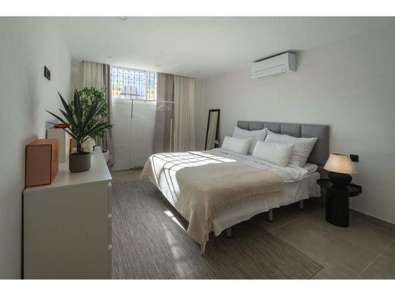 Villa for Sale in Nueva Andalucía, Malaga 32