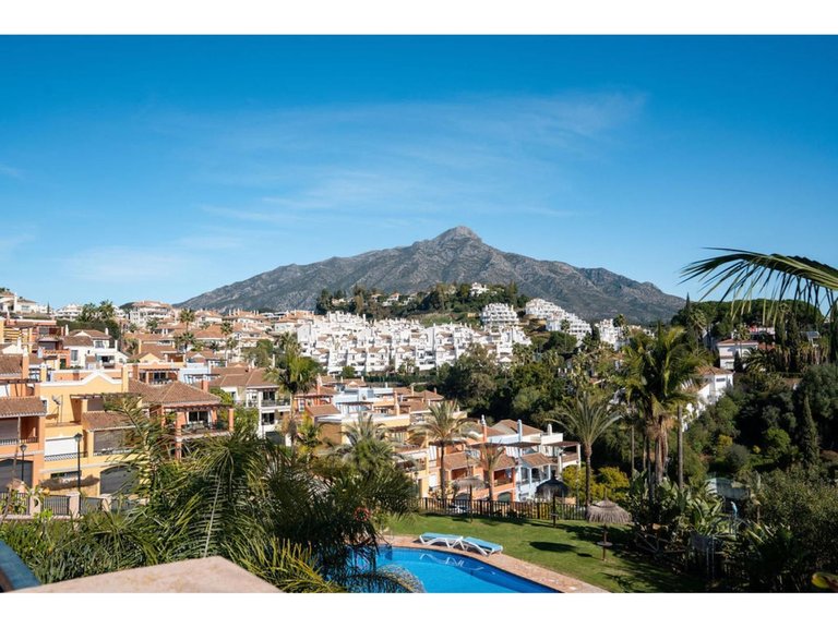 Villa for Sale in Nueva Andalucía, Malaga 38