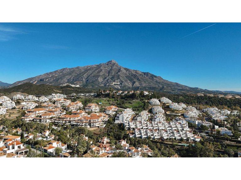 Villa for Sale in Nueva Andalucía, Malaga 39