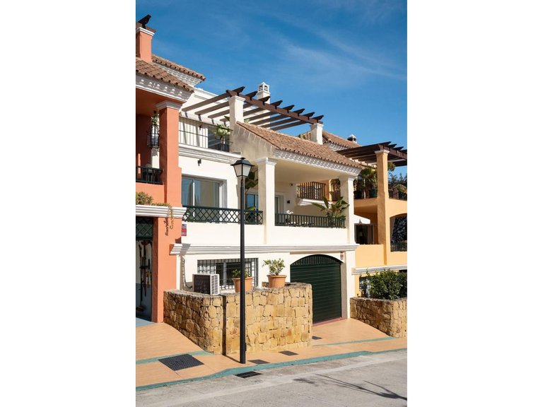 Villa for Sale in Nueva Andalucía, Malaga 8