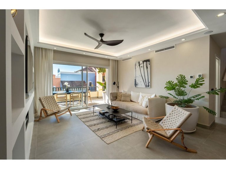 Villa for Sale in Nueva Andalucía, Malaga 9