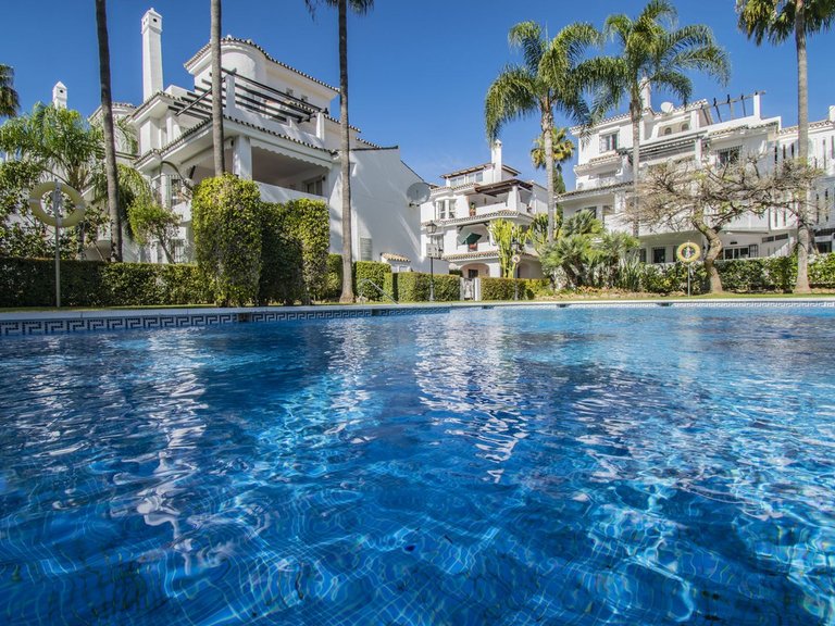 Apartment for Sale in Nueva Andalucía, Malaga 1