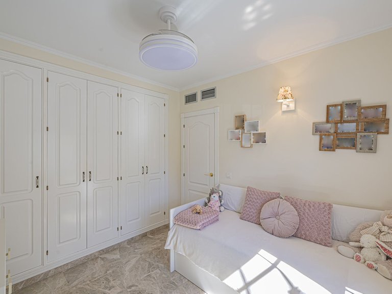 Apartment for Sale in Nueva Andalucía, Malaga 16