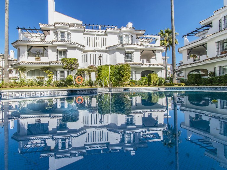 Apartment for Sale in Nueva Andalucía, Malaga 17
