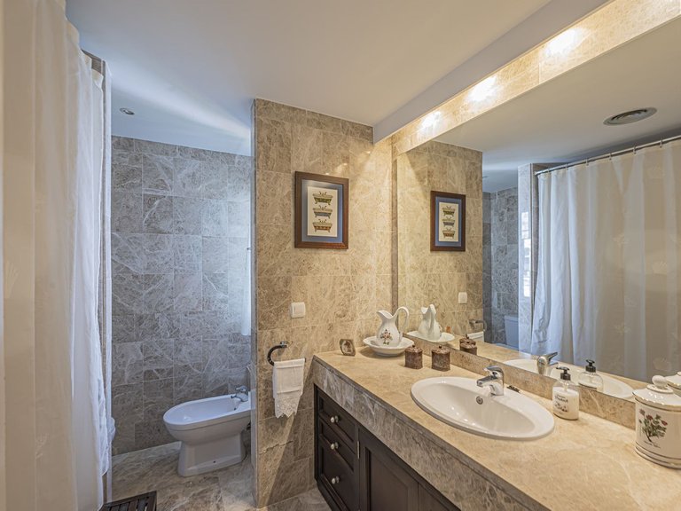 Apartment for Sale in Nueva Andalucía, Malaga 24