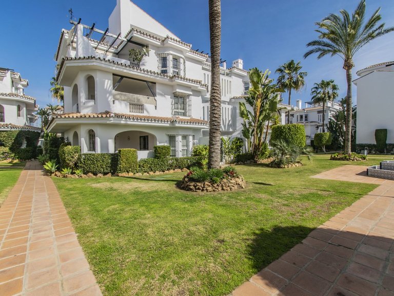 Apartment for Sale in Nueva Andalucía, Malaga 26