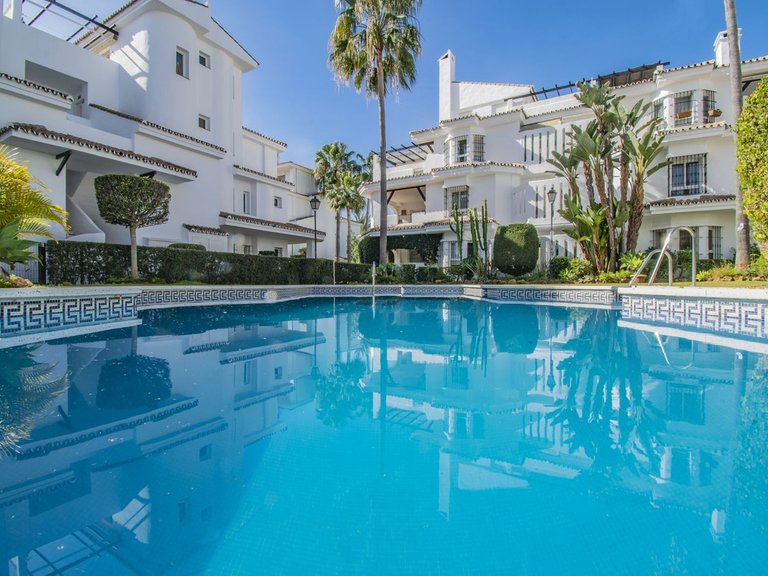 Apartment for Sale in Nueva Andalucía, Malaga 27