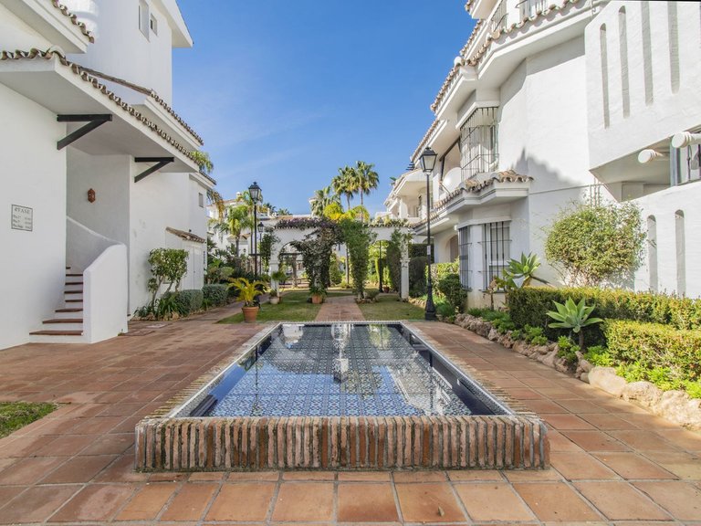 Apartment for Sale in Nueva Andalucía, Malaga 28