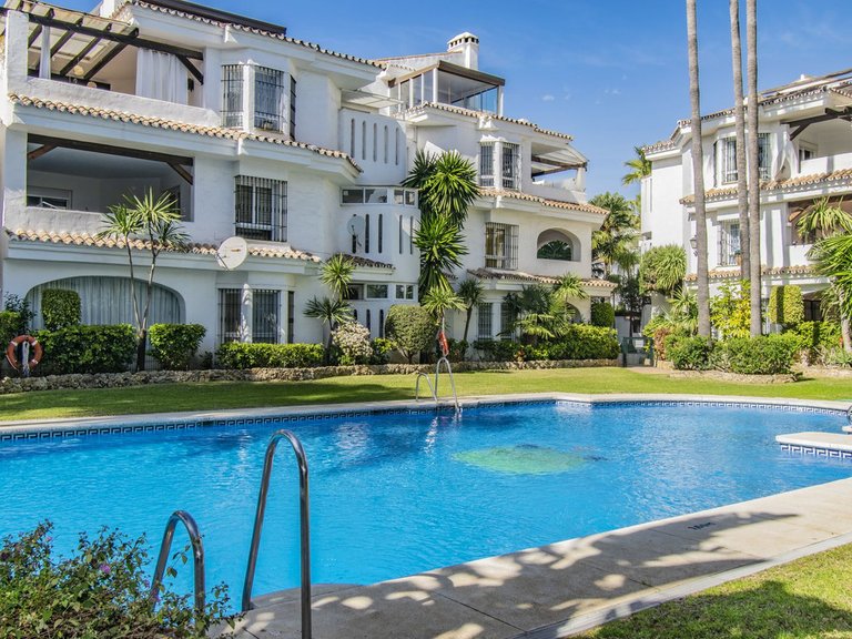 Apartment for Sale in Nueva Andalucía, Malaga 30