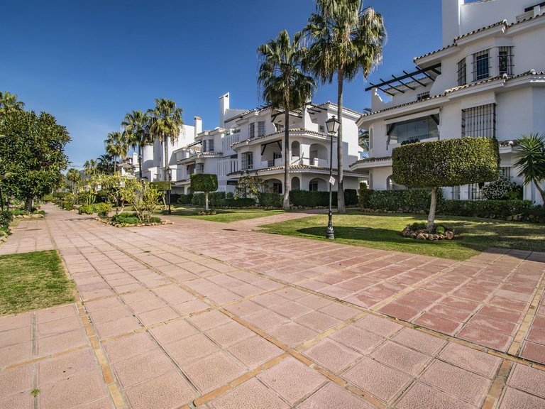 Apartment for Sale in Nueva Andalucía, Malaga 37