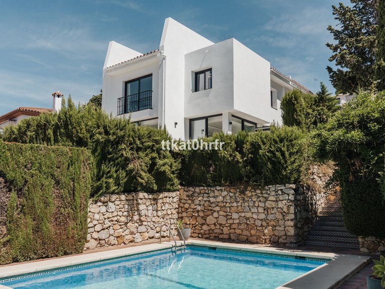 Villa for Sale in Nueva Andalucía, Malaga 1