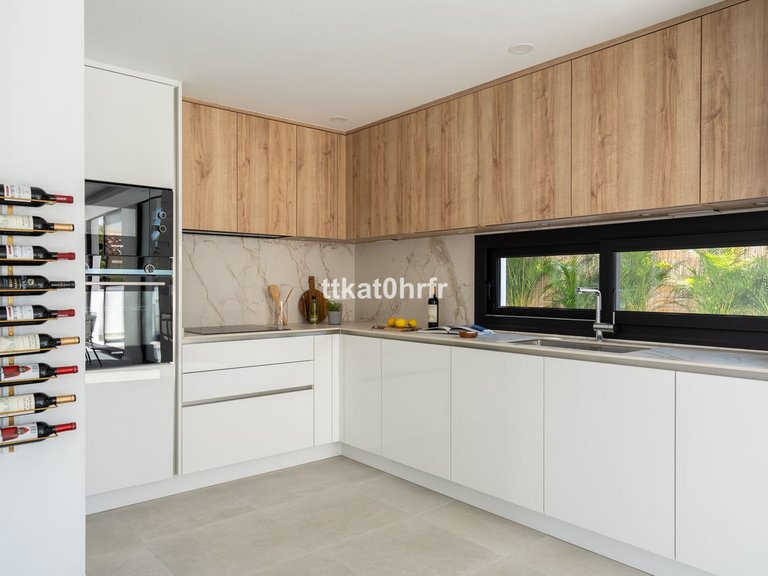 Villa for Sale in Nueva Andalucía, Malaga 10