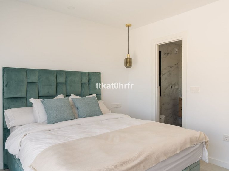 Villa for Sale in Nueva Andalucía, Malaga 24