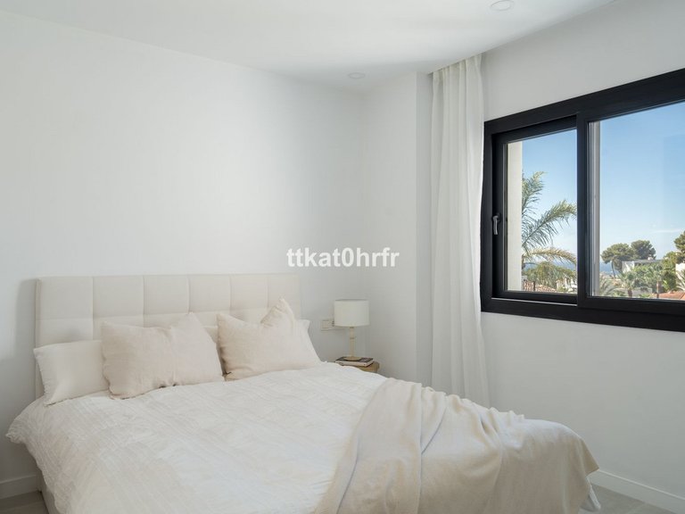 Villa for Sale in Nueva Andalucía, Malaga 28