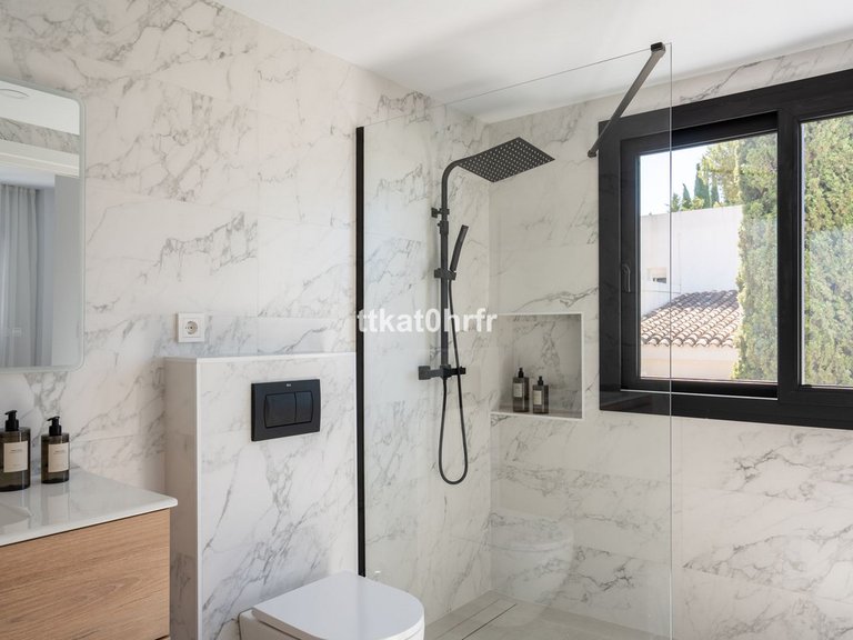 Villa for Sale in Nueva Andalucía, Malaga 30