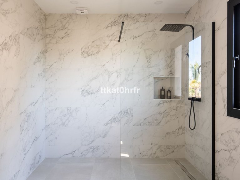 Villa for Sale in Nueva Andalucía, Malaga 34