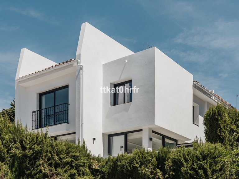 Villa for Sale in Nueva Andalucía, Malaga 36