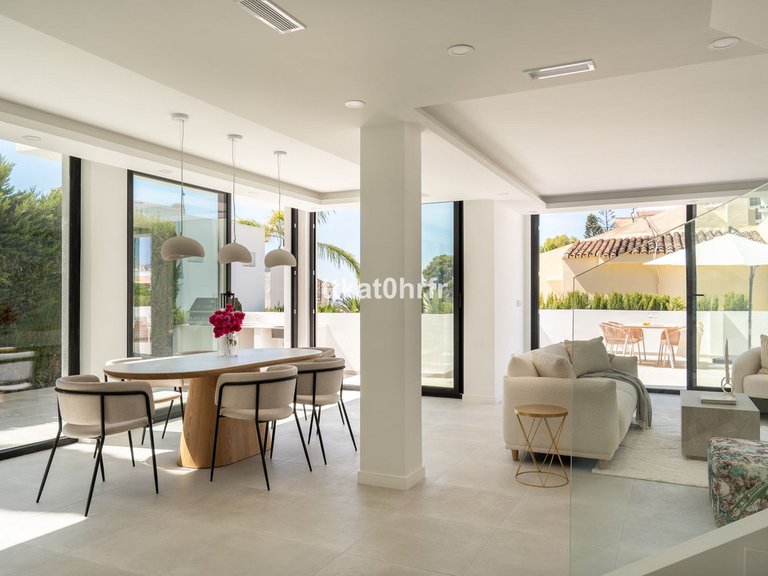 Villa for Sale in Nueva Andalucía, Malaga 4