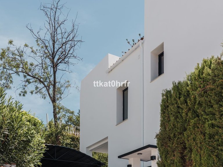 Villa for Sale in Nueva Andalucía, Malaga 40