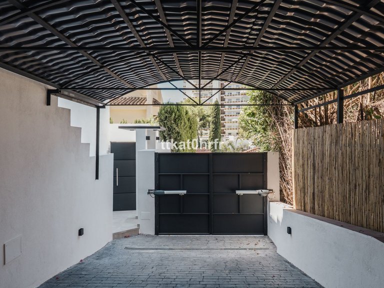 Villa for Sale in Nueva Andalucía, Malaga 41