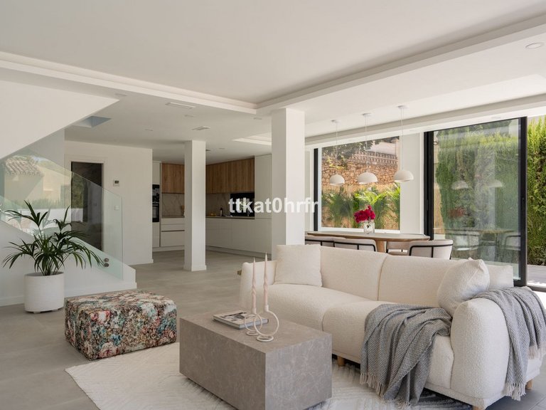 Villa for Sale in Nueva Andalucía, Malaga 6