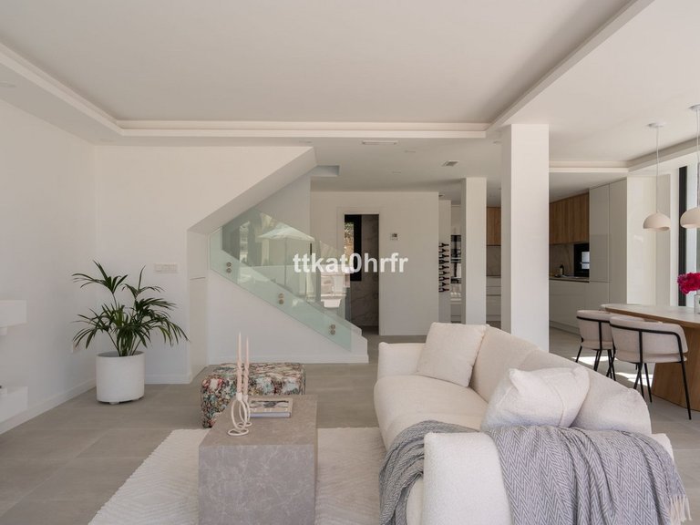 Villa for Sale in Nueva Andalucía, Malaga 9