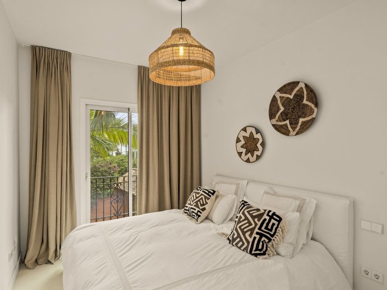 Villa for Sale in The Golden Mile, Malaga 14