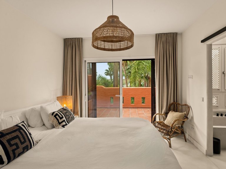 Villa for Sale in The Golden Mile, Malaga 19