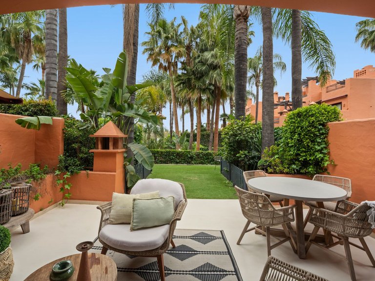 Villa for Sale in The Golden Mile, Malaga 2