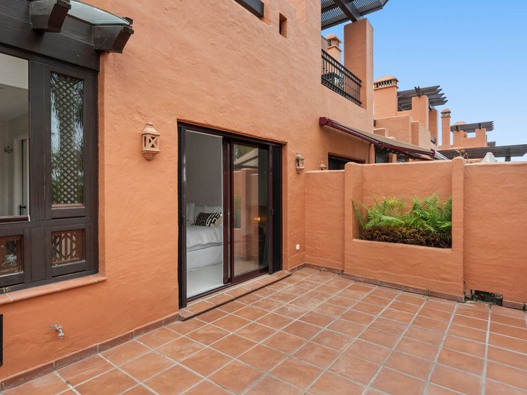 Villa for Sale in The Golden Mile, Malaga 25